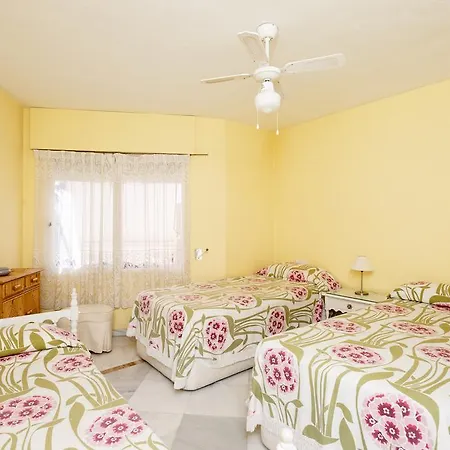 Apartamento 1ª Linea Playa. Appartement Estepona
