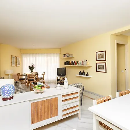 Apartamento 1ª Linea Playa. Apartment Estepona